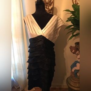 Adrianna Papell dress size 6.This is sophisticated lady dress.lined, preowned.